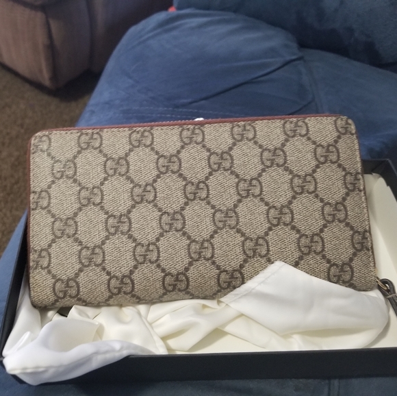 Gucci wristlet - Picture 1 of 3